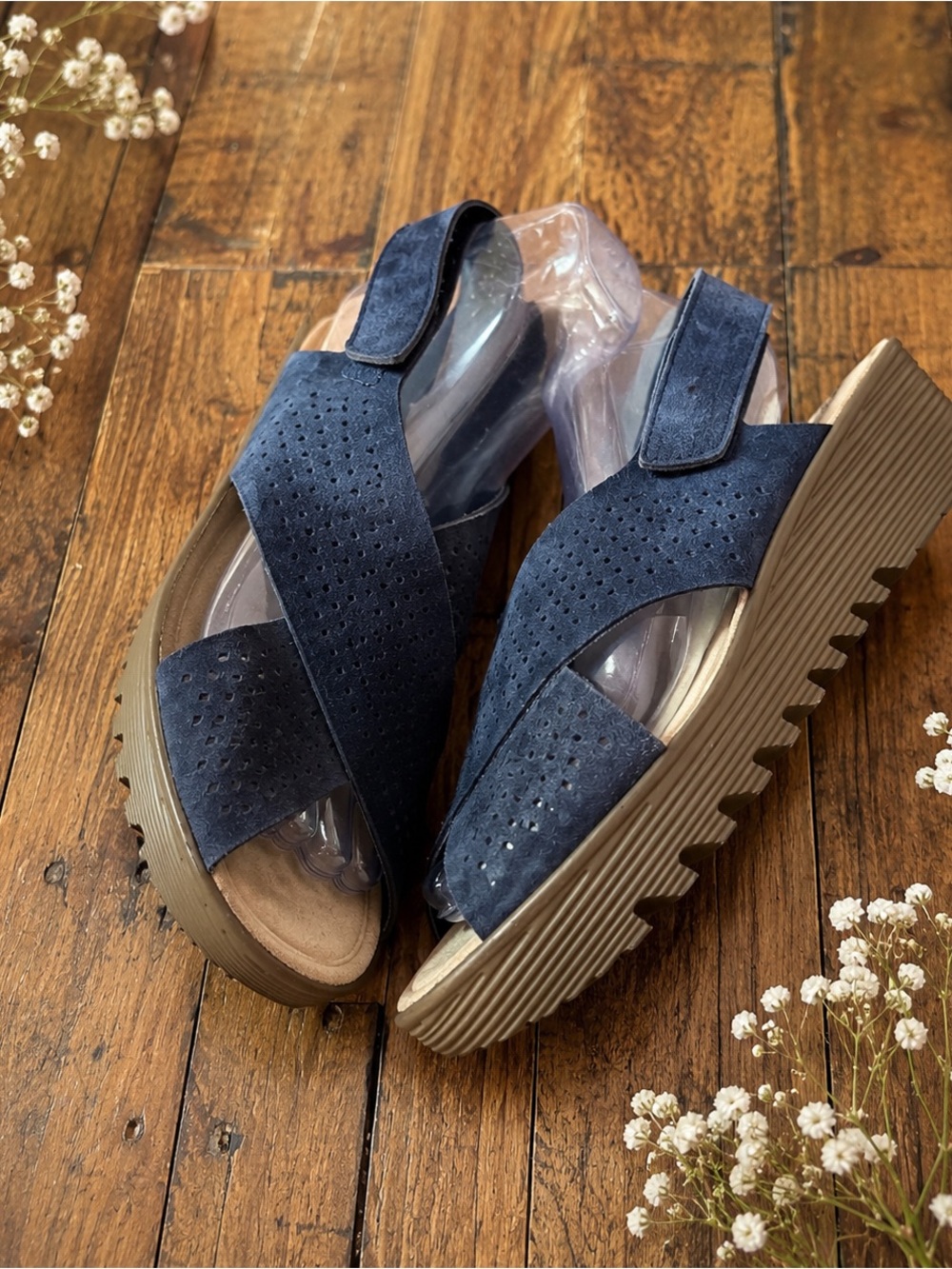 Women's Skechers Navy Suede Crisscross Platform Sandals Size 8/8.5 EUC